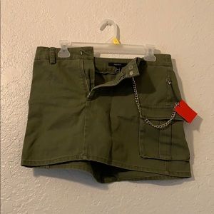 Forever 21 green skirt with chain